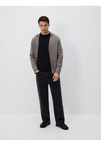 Reserved - Kardigan z kołnierzem - ciemnobrązowy. Kolor: brązowy. Materiał: dzianina, bawełna #1