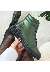 Khaki skórzane botki damskie na traperze T.Sokolski Z25-250. Okazja: na spacer. Nosek buta: okrągły. Kolor: brązowy. Materiał: skóra. Szerokość cholewki: normalna. Sezon: zima, jesień. Obcas: na platformie. Styl: elegancki, klasyczny #1