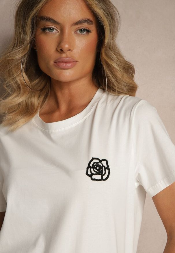 Renee - Biały Bawełniany T-shirt z Naszywką Firavelle. Okazja: na co dzień, na spotkanie biznesowe. Kolor: biały. Materiał: bawełna. Wzór: aplikacja. Styl: biznesowy, casual