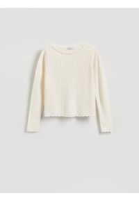 Reserved - Sweter z ozdobnym splotem - kremowy. Kolor: kremowy. Materiał: wełna, dzianina. Wzór: ze splotem