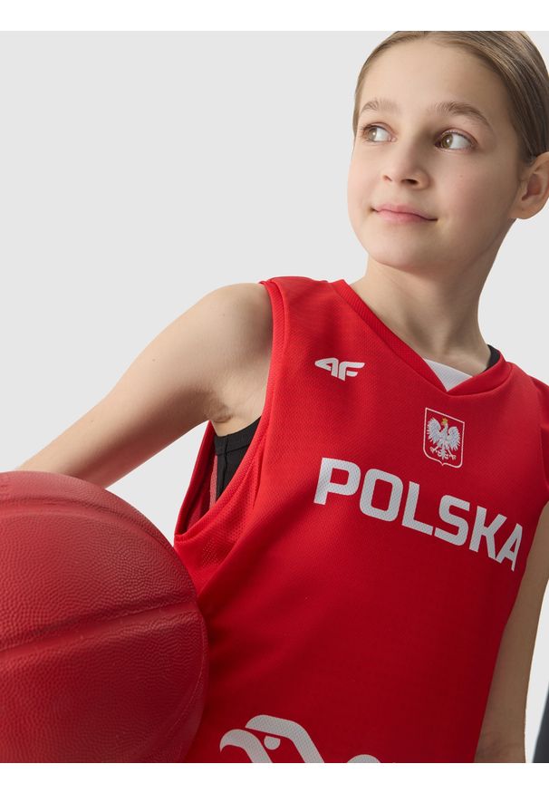 4f - 4F Koszulka reprezentacyjna chłopięca 4F x PZKOSZ - multikolor 98/104. Kolor: wielokolorowy. Materiał: dzianina, włókno. Sport: koszykówka