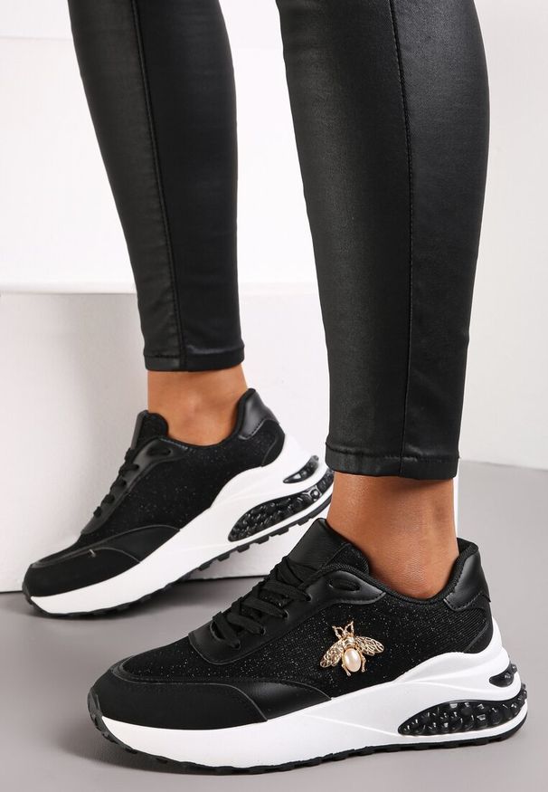 Renee - Czarne Sneakersy na Grubej Podeszwie z Ozdobą i Brokatem Sehdi. Wysokość cholewki: przed kostkę. Kolor: czarny. Materiał: materiał. Szerokość cholewki: normalna. Wzór: aplikacja