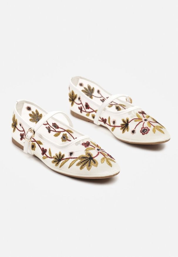 Born2be - Białe Balerinki z Siateczki Ozdobione Haftem Zapinane na Sprzączkę Danilea. Zapięcie: sprzączka. Kolor: biały. Wzór: aplikacja, haft