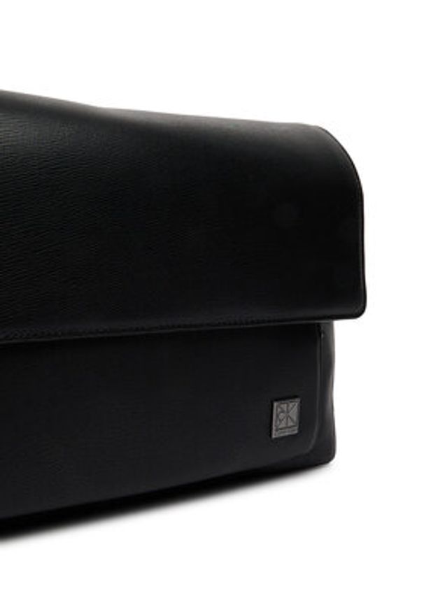 Calvin Klein Saszetka Emblem Hw Flap Messenger LV04D3299G Czarny. Kolor: czarny. Materiał: skóra