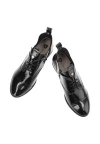 Czarne Botki Armodo Stylowe Skórzane Buty Na Obcasie. Okazja: na spacer. Kolor: czarny. Materiał: lakier, skóra. Szerokość cholewki: normalna. Obcas: na obcasie. Styl: elegancki. Wysokość obcasa: średni #3
