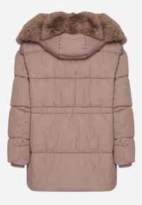 Born2be - Ciemnobeżowa Kurtka z Pikowanymi Przeszyciami i Kapturem z Futerkiem Galiadia. Okazja: na spacer, na co dzień. Kolor: beżowy. Materiał: futro. Styl: casual, klasyczny, sportowy #5