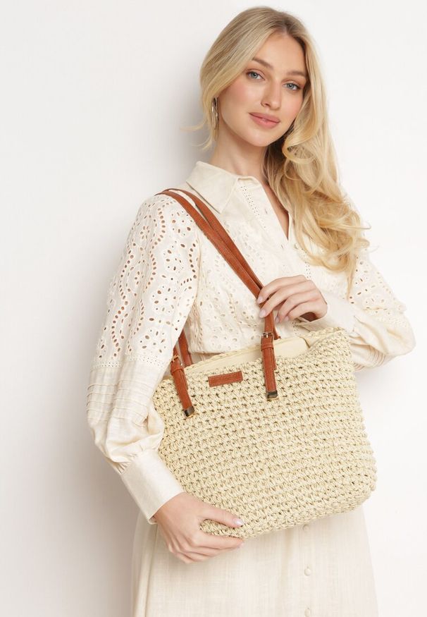 Born2be - Jasnobeżowa Torebka Shopper z Plecionki z Rączkami z Ekoskóry Buxara. Kolor: beżowy. Styl: elegancki, casual