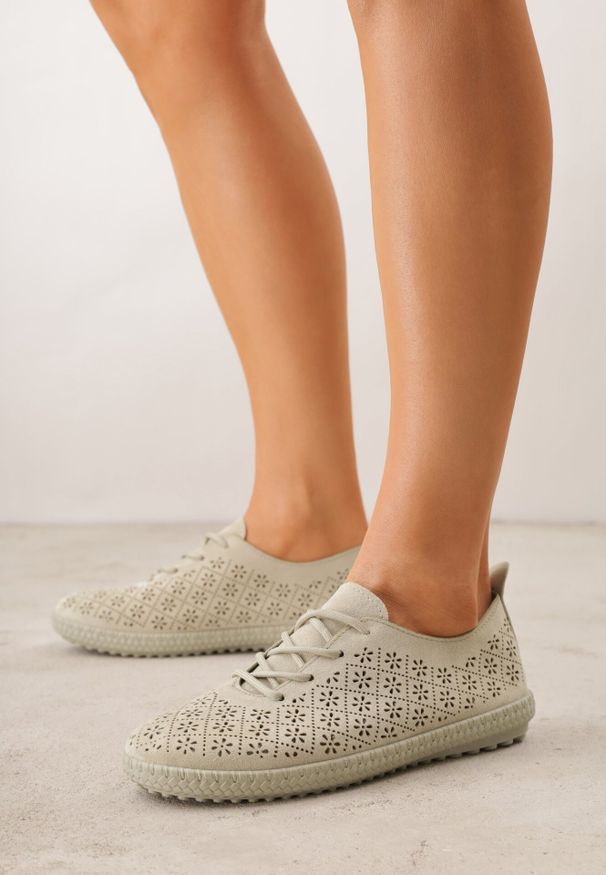 Born2be - Zielone Tenisówki z Ażurową Cholewką Tidella. Okazja: na co dzień. Kolor: zielony. Materiał: jeans. Szerokość cholewki: normalna. Wzór: ażurowy. Styl: casual