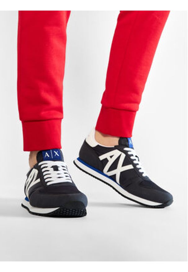 Armani Exchange Sneakersy XUX017 XCC68 K487 Granatowy. Kolor: niebieski. Materiał: skóra