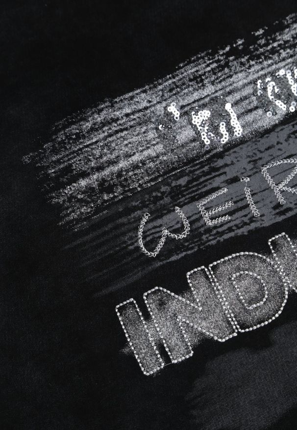 Born2be - Czarny T-shirt z Bawełny o Kroju Oversize z Napisem Orinvyra. Okazja: na co dzień, do pracy, na spotkanie biznesowe. Kolor: czarny. Materiał: bawełna. Wzór: napisy. Styl: casual, biznesowy, elegancki