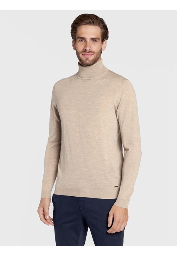 Golf Roy Robson. Typ kołnierza: golf. Kolor: beżowy