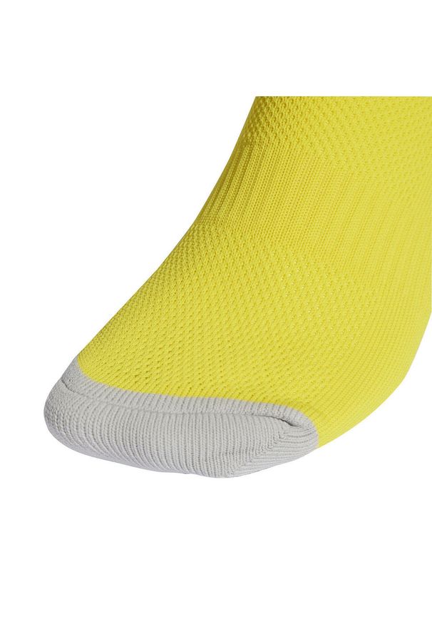 Getry piłkarskie Adidas Milano 23. Kolor: żółty. Sport: piłka nożna