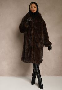 Renee - Brązowy Płaszcz Futro o Jednorzędowym Kroju z Szerokim Kołnierzem Aweda. Okazja: na co dzień. Kolor: brązowy. Materiał: futro. Styl: wizytowy, casual, elegancki #1