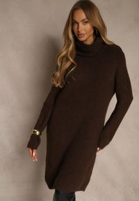 Renee - Brązowa Sweterkowa Sukienka Golf z Wełną i Wiskozą Fedorina. Okazja: na co dzień. Typ kołnierza: golf. Kolor: brązowy. Materiał: wiskoza, wełna. Typ sukienki: oversize. Styl: casual. Długość: midi #4