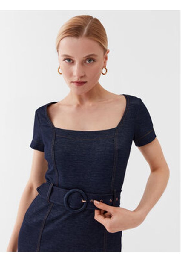 Guess Sukienka codzienna W3YK70 KBU70 Granatowy Bodycon Fit. Okazja: na co dzień. Kolor: niebieski. Materiał: syntetyk. Typ sukienki: bodycon, proste. Styl: casual