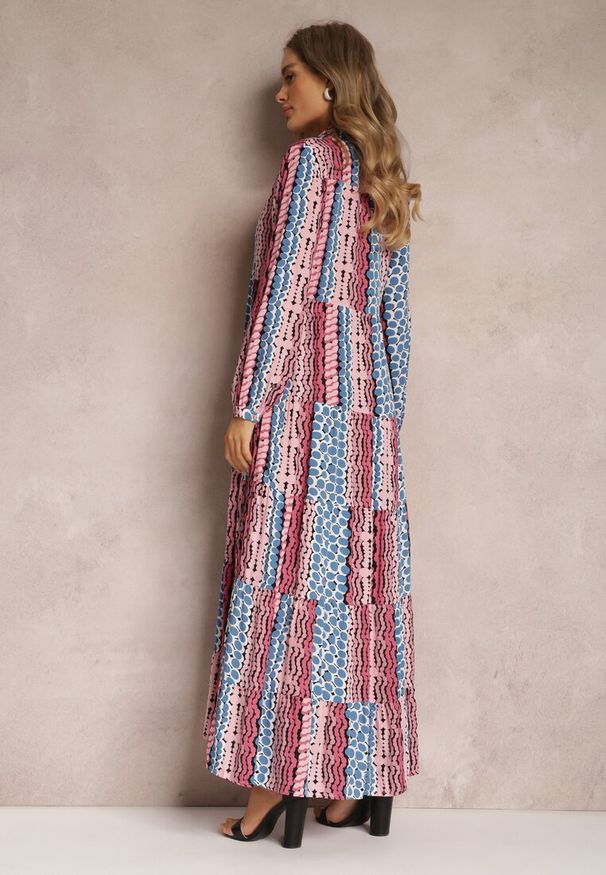 Renee - Niebiesko-Różowa Sukienka Maxi o Koszulowym Fasonie Vender. Kolor: niebieski. Materiał: tkanina, wiskoza. Długość rękawa: długi rękaw. Wzór: aplikacja, nadruk. Typ sukienki: koszulowe. Długość: maxi