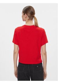 Tommy Jeans T-Shirt Badge DW0DW17391 Czerwony Boxy Fit. Kolor: czerwony. Materiał: syntetyk #3