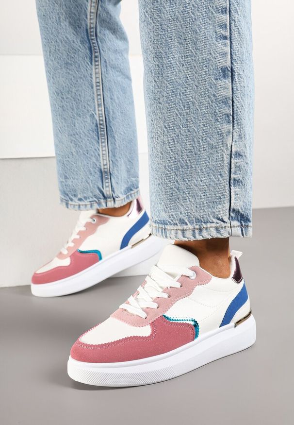 Renee - Biało-Różowe Sneakersy z Metalicznymi Aplikacjami Terlexia. Okazja: na co dzień. Zapięcie: sznurówki. Kolor: biały. Materiał: jeans. Wzór: aplikacja