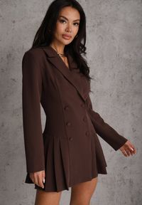 Renee - Brązowa Rozkloszowana Sukienka Marynarka VICES z Usztywnianymi Ramionami Ilarita. Okazja: do pracy, na spotkanie biznesowe. Kolor: brązowy. Styl: biznesowy #1