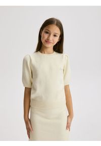 Reserved - Sweter z krótkim rękawem - złamana biel. Materiał: dzianina. Długość rękawa: krótki rękaw. Długość: krótkie #1