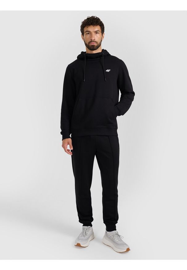 4f - 4F Spodnie dresowe joggery męskie - czarne S. Kolor: czarny. Materiał: dresówka. Sport: fitness, turystyka piesza