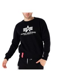 Bluza Alpha Industries Basic Sweater 17830203 - czarna. Kolor: czarny. Materiał: bawełna, poliester. Wzór: nadruk. Styl: sportowy