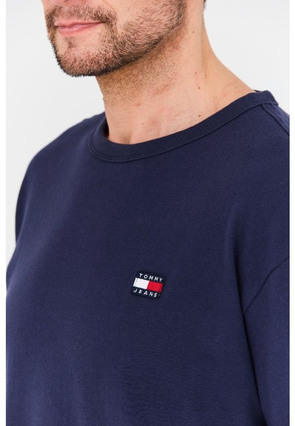 Tommy Jeans - TOMMY JEANS Granatowy longsleeve. Kolor: niebieski. Długość rękawa: długi rękaw