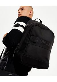 MONCLER - Czarny plecak Gimont. Kolor: czarny. Materiał: żakard, nylon. Wzór: paski, nadruk #3