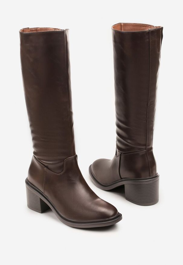 Renee - Ciemnobrązowe Kozaki Oficerki Vices na Słupku Giorima. Okazja: na co dzień. Kolor: brązowy. Obcas: na słupku. Styl: casual, klasyczny, elegancki