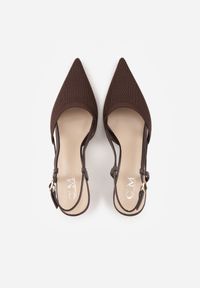 Born2be - Brązowe Sandały na Szpilce z Odkrytą Piętą i Ażurowym Wzorem Kervidia. Okazja: na co dzień. Zapięcie: sprzączka. Kolor: brązowy. Wzór: ażurowy. Obcas: na szpilce. Styl: casual, elegancki, klasyczny #3