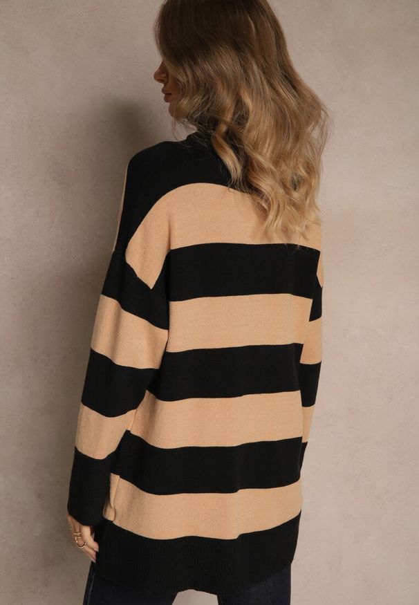 Renee - Czarny Golf Ozdobiony Paskami Raluna. Okazja: na co dzień. Typ kołnierza: golf. Kolor: czarny. Materiał: jeans. Wzór: aplikacja. Styl: casual