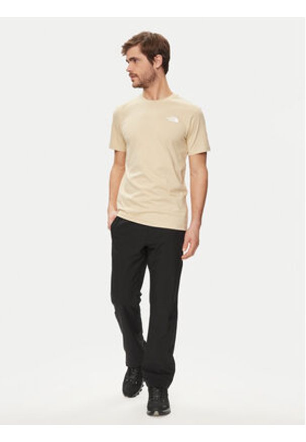 The North Face T-Shirt Redbox NF0A87NP Beżowy Regular Fit. Kolor: beżowy. Materiał: bawełna