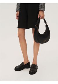 Kazar - Czarna skórzana torebka baguette. Kolor: czarny. Materiał: skórzane. Styl: casual. Rodzaj torebki: na ramię #2
