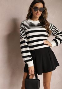 Renee - Biało-Czarny Klasyczny Sweter w Paski ze Ściągaczami Nirru. Kolor: biały. Wzór: paski. Styl: klasyczny #1