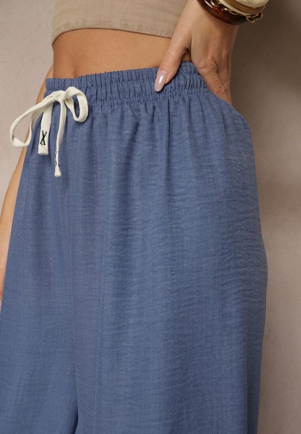 Renee - Granatowe Bawełniane Spodnie o Szerokim Kroju z Wiązaniem Eviponi. Okazja: na co dzień. Kolor: niebieski. Materiał: bawełna. Styl: elegancki, casual