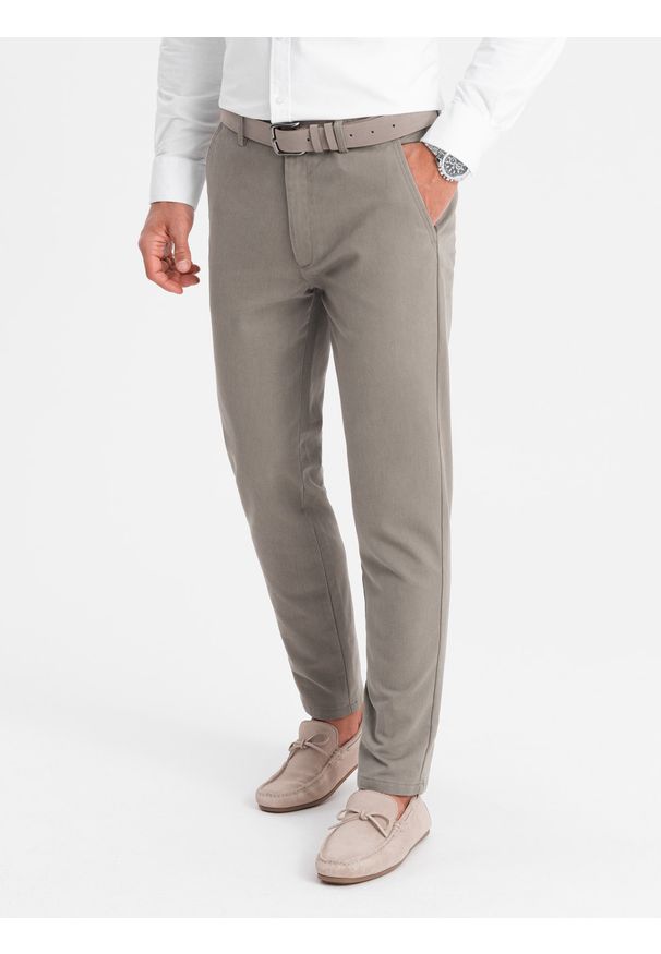 Ombre Clothing - Klasyczne spodnie męskie chino z delikatną teksturą - ciemnobeżowe V1 - Rozmiar: L. Kolor: beżowy. Materiał: materiał, bawełna, poliester. Styl: klasyczny