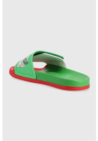 Adidas - adidas klapki kolor zielony. Kolor: zielony. Wzór: paski. Obcas: na obcasie. Wysokość obcasa: niski #2