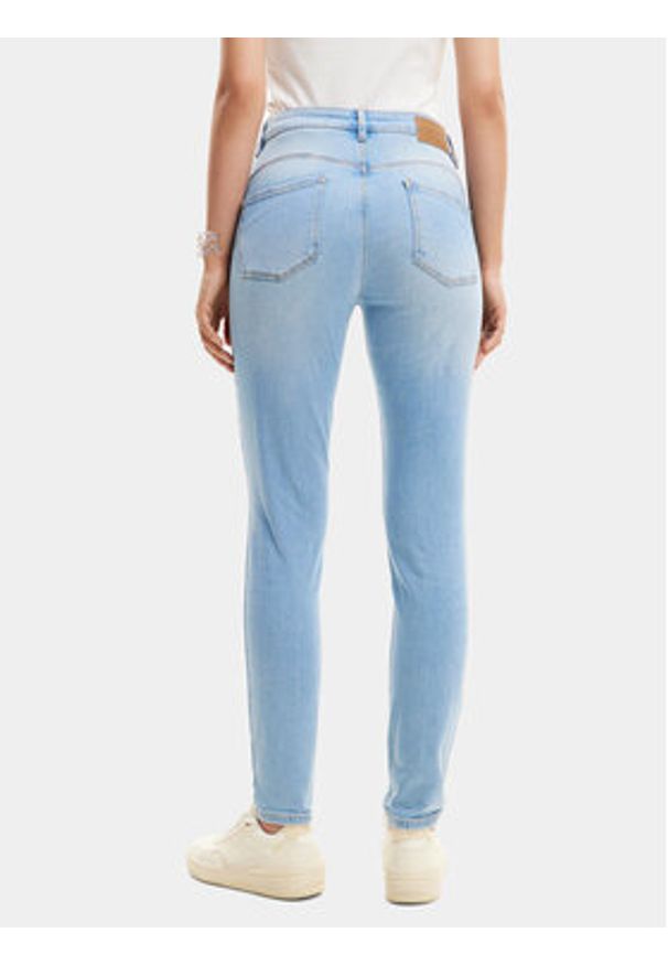 Desigual Jeansy Delaware 24SWDD26 Błękitny Slim Fit. Kolor: niebieski