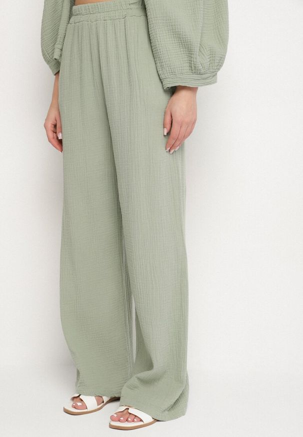 Born2be - Zielony Muślinowy Komplet z Bawełny o Kroju Oversize Koszula i Szerokie Spodnie Ziselia. Kolor: beżowy. Materiał: bawełna. Wzór: aplikacja