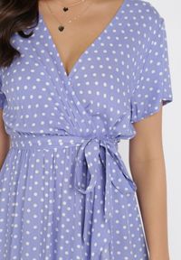 Born2be - Liliowa Sukienka Echosia. Kolor: fioletowy. Materiał: materiał. Długość rękawa: krótki rękaw. Wzór: kropki. Typ sukienki: kopertowe. Długość: maxi #3