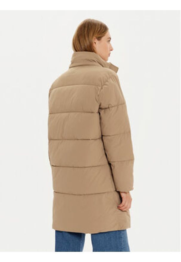 Guess Jeans Kurtka zimowa W4BL24 WGII2 Beżowy Regular Fit. Kolor: beżowy. Materiał: syntetyk. Sezon: zima