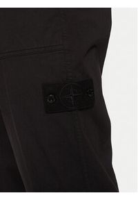 Stone Island Spodnie materiałowe 8115337F6 Czarny Regular Fit. Kolor: czarny. Materiał: bawełna