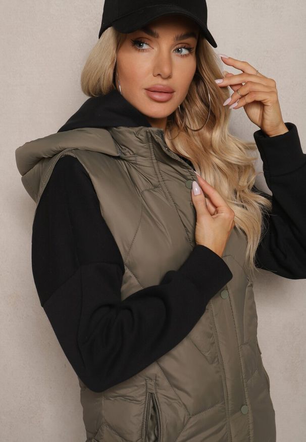 Renee - Ciemnozielona Kamizelka z Pikowaniem Ściągaczami i Kapturem z Możliwością Odpięcia Norinvia. Kolor: zielony. Materiał: jeans, dzianina. Styl: sportowy
