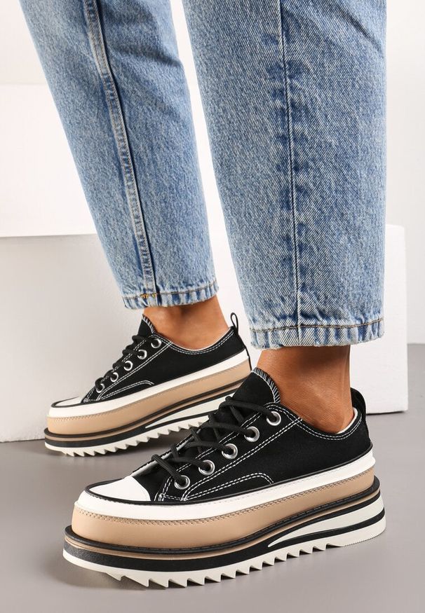 Renee - Czarne Trampki na Ozdobnej Platformie ze Sznurowaniem Moonoria. Zapięcie: sznurówki. Kolor: czarny. Materiał: jeans. Obcas: na platformie. Styl: klasyczny, elegancki