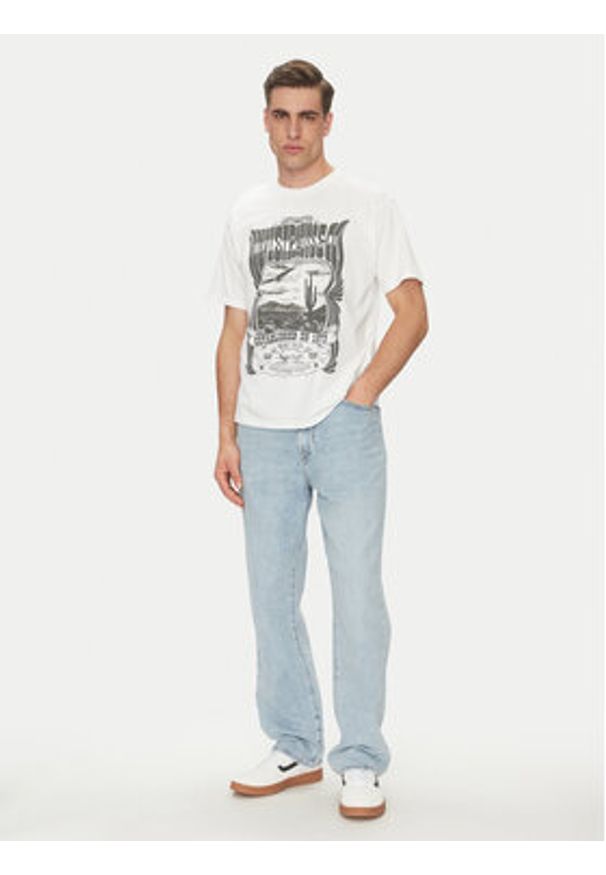 Levi's® T-Shirt 87373-0226 Biały Vintage Fit. Kolor: biały. Materiał: bawełna. Styl: vintage