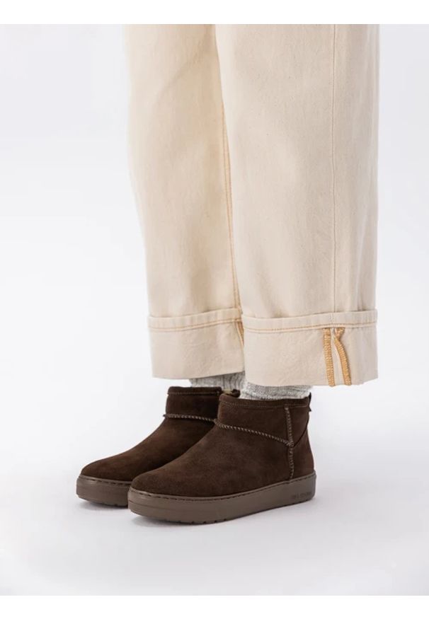 Ryłko - Bordowe krótkie śniegowce. Wysokość cholewki: za kostkę. Nosek buta: okrągły. Zapięcie: zamek. Kolor: czerwony. Materiał: skóra, welur. Szerokość cholewki: normalna. Sezon: zima. Styl: street