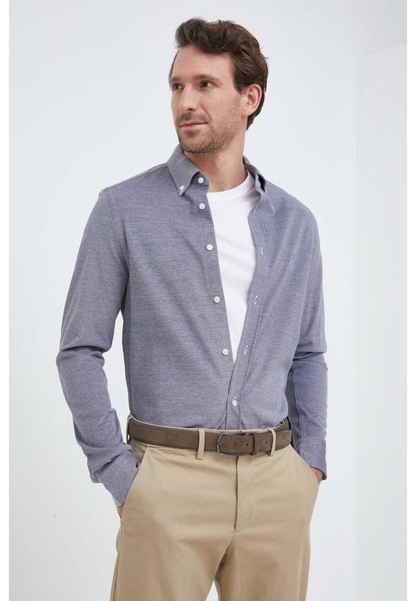 TOMMY HILFIGER - Tommy Hilfiger koszula bawełniana męska kolor granatowy slim z kołnierzykiem button-down. Typ kołnierza: button down. Kolor: niebieski. Materiał: bawełna. Wzór: aplikacja