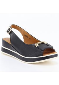 Skórzane sandały damskie na koturnie czarne Artiker 58C0086. Kolor: czarny. Materiał: skóra. Obcas: na koturnie #1