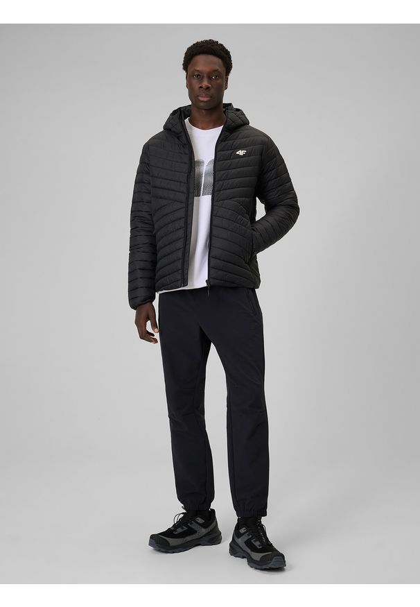4f - 4F Kurtka z wypełnieniem syntetycznym męska - czarna S. Okazja: na co dzień. Typ kołnierza: kaptur. Kolor: czarny. Materiał: syntetyk. Wzór: jodełka. Styl: casual