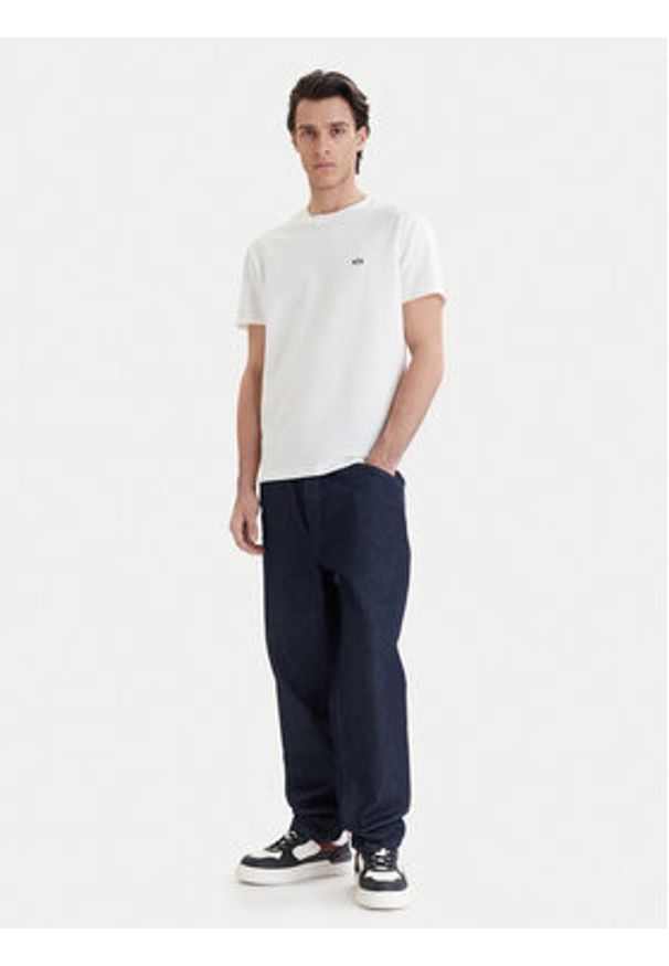 Armani Exchange T-Shirt XM002453 AF10337 U0009 Biały Regular Fit. Kolor: biały. Materiał: bawełna